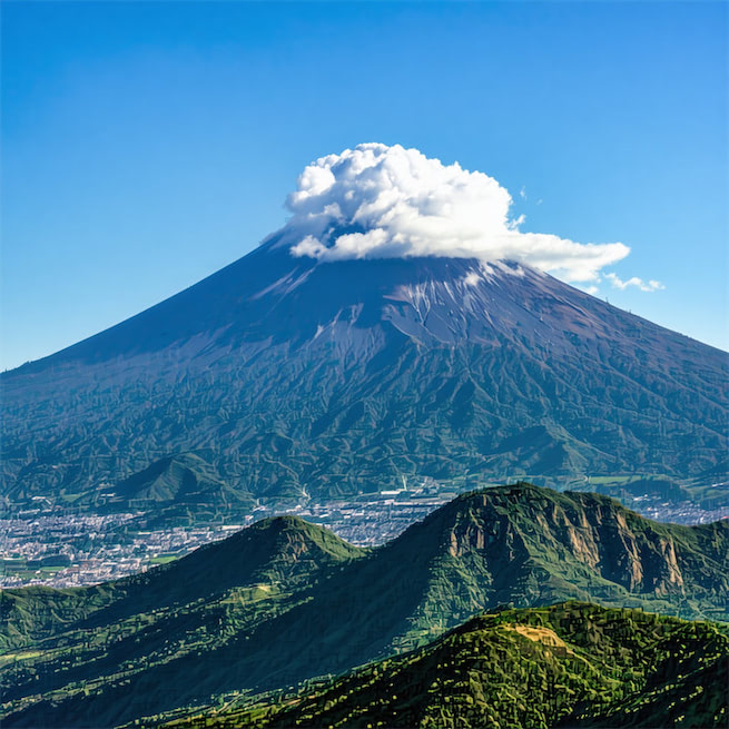 泰山不要欺毫末，颜子无心羡老彭。