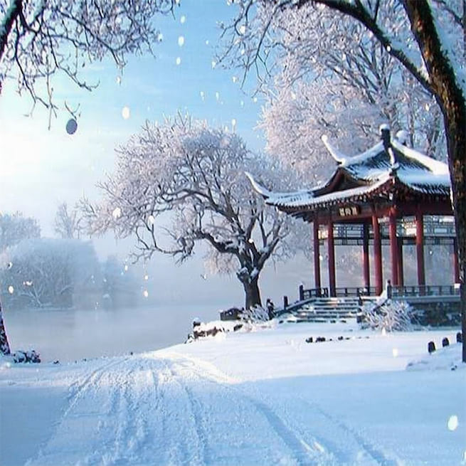 冬宜密雪，有碎玉声。