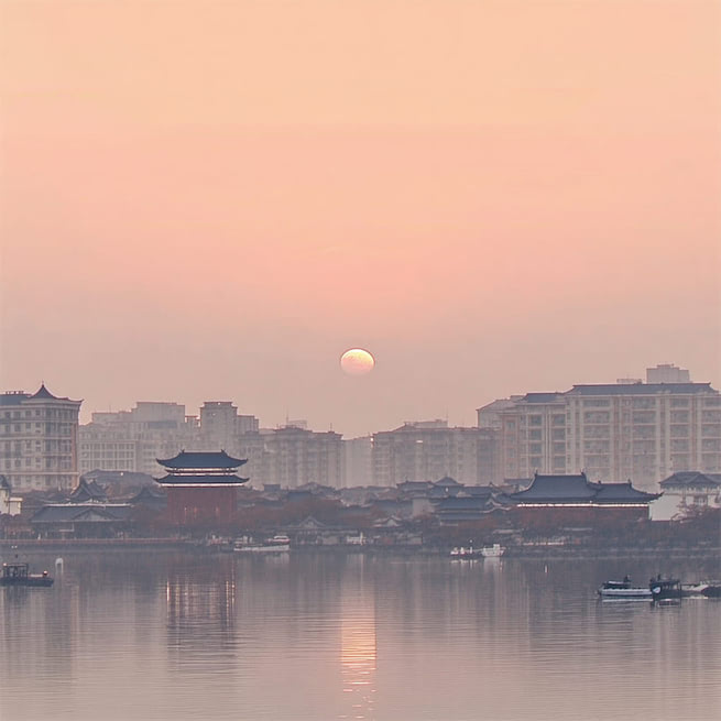 呜呼！楚虽三户能亡秦，岂有堂堂中国空无人！