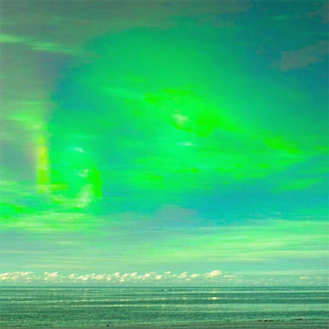 五原秋草绿，胡马一何骄。